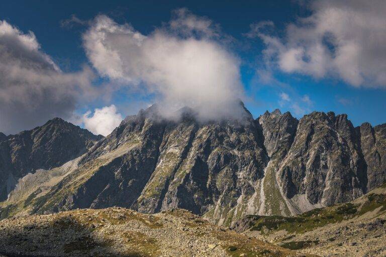 Exploring Iconic Cliffs and Canyons: A Geological Journey